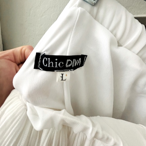 White pleated coverup gown L - Picture 5 of 5